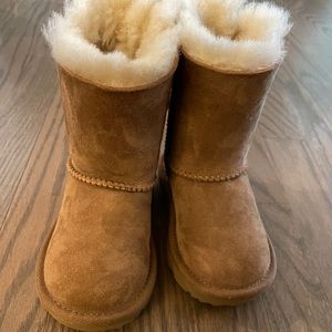 Uggs toddler shoes